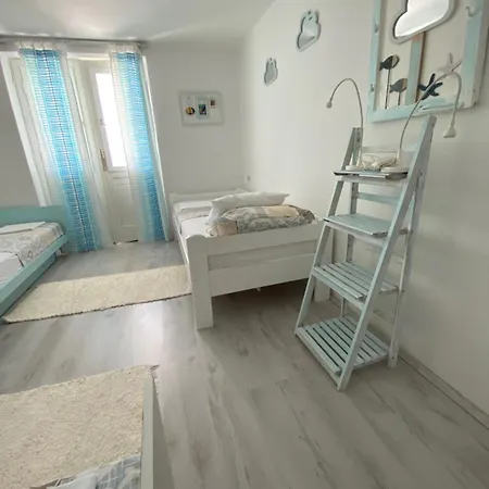 Petite House Starigrad Paklenica